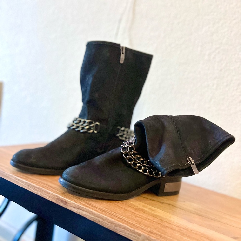 VINCE CAMUTO•Chunky”Moto boots"